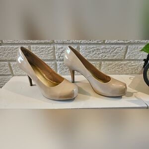 SM New York Glaze round toe pumps size 8